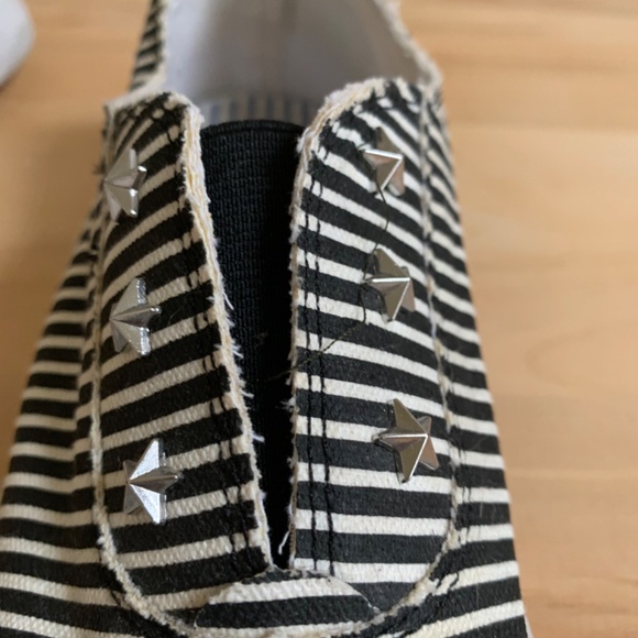 Pre-loved Tommy Hilfiger Striped Slip-on Sneakers with Studded Accents - Picture 5 of 8